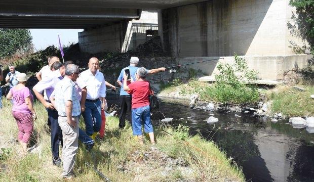 Ergene'deki kirliliğe dikkat çekmek için nehre olta attı