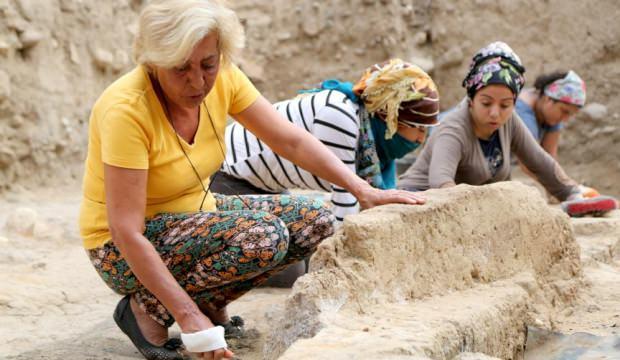 60'lı emekli öğretmen kadın yeniden üniversiteli oldu