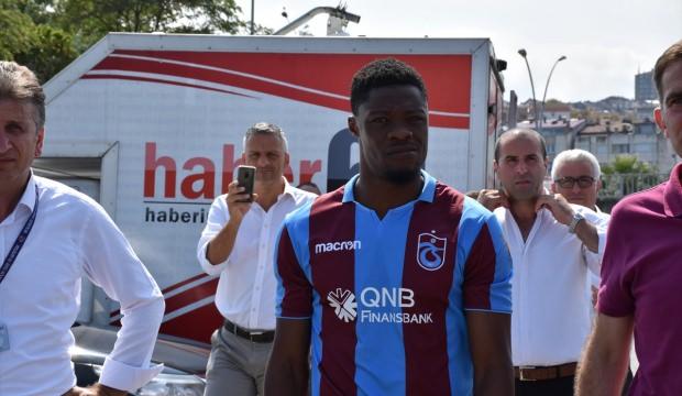 Trabzonspor'da Ekuban için imza töreni düzenlendi