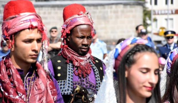 Ugandalı öğrenciden '30 Ağustos Zafer' zeybeği