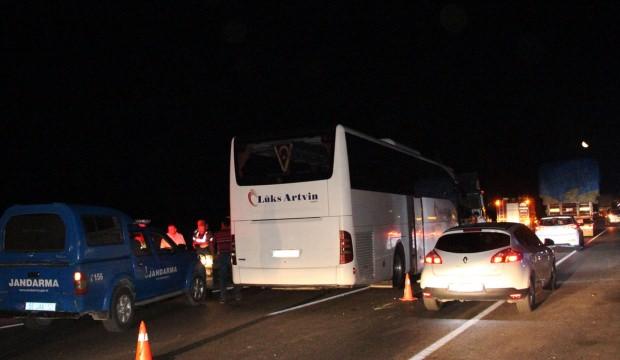 Yolcu otobüsü ile tır ile çarpıştı: 11 yaralı
