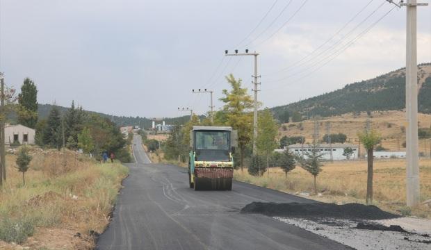 Beyşehir'de sıcak asfalt çalışmaları sürüyor