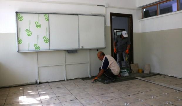 Bu okulun sıvasından boyasına öğretmenler yapıyor