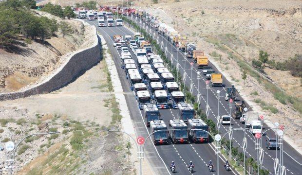 Elazığ'da belediyenin hizmet araçlarından konvoy