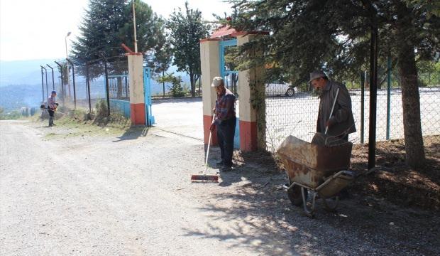Tosya Belediyesi okul çevrelerini temizledi