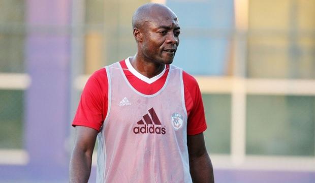 Menemenspor'dan Pierre Webo sürprizi