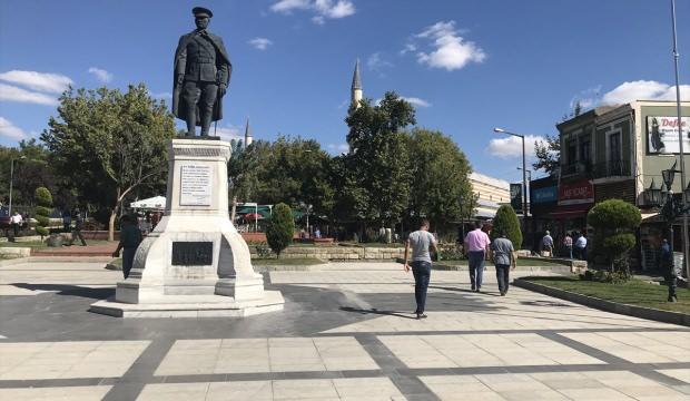 Atatürk Anıtı yakınına konulan seyyar tuvalet kaldırıldı
