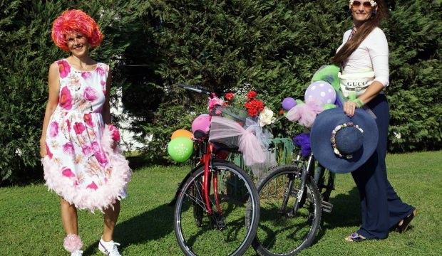 İzmir'de "Süslü Kadınlar Bisiklet Turu"