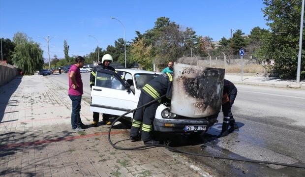 Erzincan'da otomobil yangını