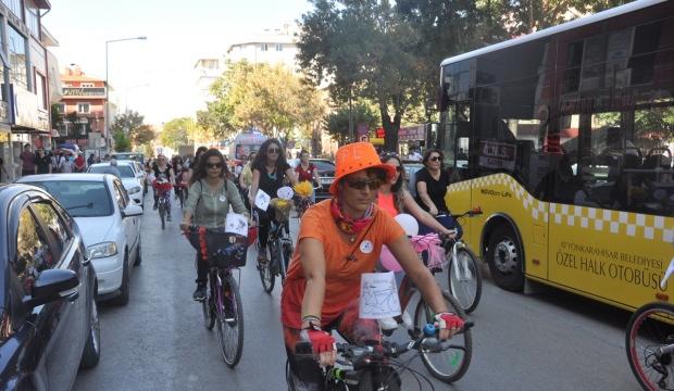 Afyonkarahisar'da "Süslü Kadınlar Bisiklet Turu" etkinliği