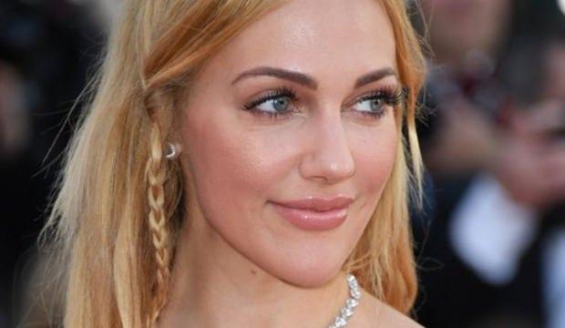 Meryem Uzerli şarkı söyledi