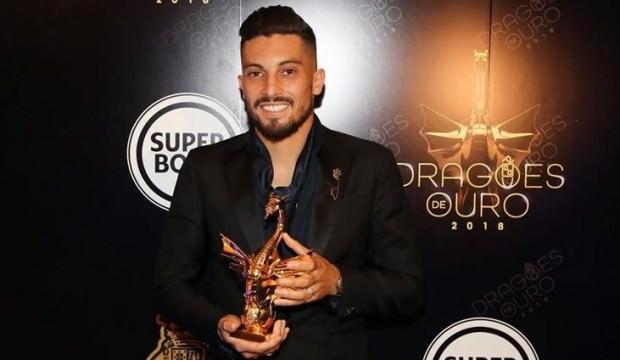 Porto'da Alex Telles'e büyük onur!