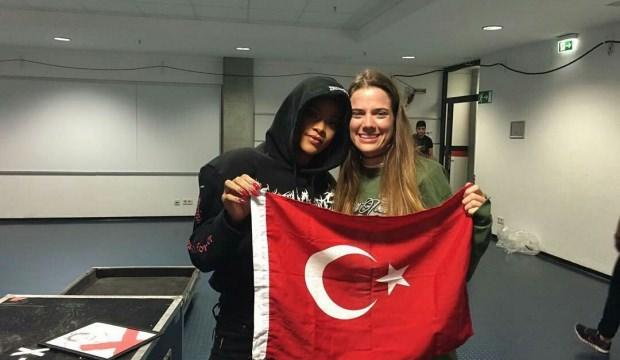 Rihanna'dan 'Türk' kızlarına jest!