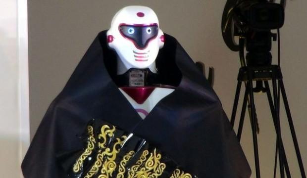 Türkiye'de bir ilk! Robotlar podyumda...
