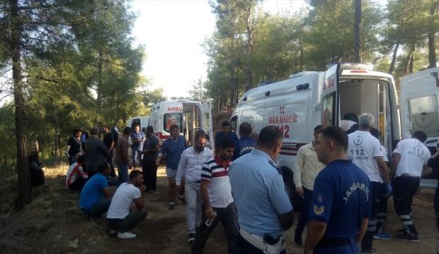 Adana'da midibüs devrildi: 13 yaralı