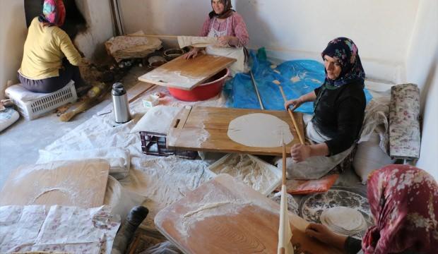 Konyalı kadınların "kış ekmeği" hazırlığı
