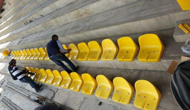 Stadyum tribünü koltuklarla kaplandı