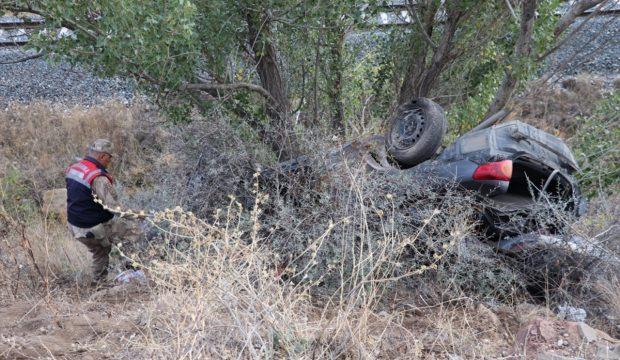 Sivas'ta otomobil şarampole devrildi: 6 yaralı