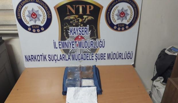 Türk kahvesinin içinde uyuşturucu gizleyen 3 kişi yakalandı