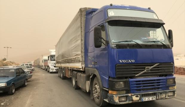 BM'den İdlib'e 30 tır insani yardım