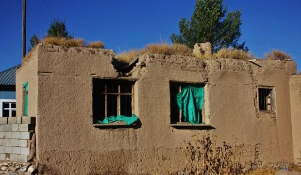 Özalp'teki kerpiç evler ilgi çekiyor