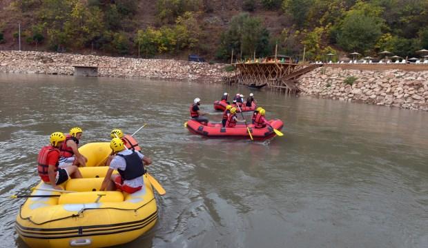Türkiye'nin ilk rafting eğitim merkezi Tunceli'de açıldı