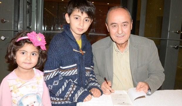 Çocuklara Atatürk'ü anlatan kitap hediye edildi