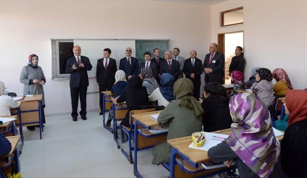 İmam Hatip Lisesi öğrencilerine ilk dersi Vali Azizoğlu verdi