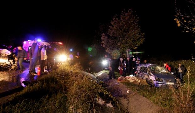 Kocaeli'de iki otomobil çarpıştı: 5 ölü, 3 yaralı