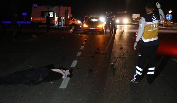 Minibüs yayalara çarptı: 2 ölü