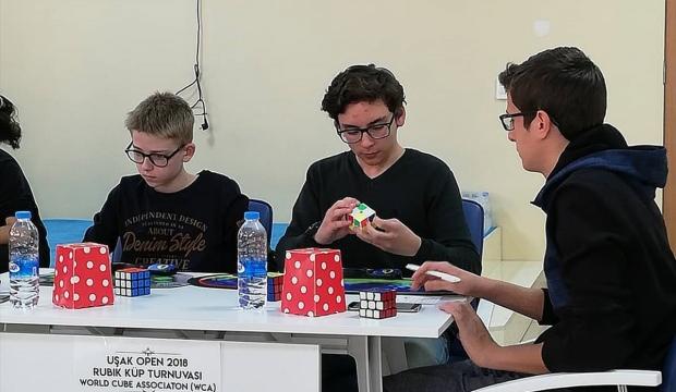 Uluslararası Rubik Küp Turnuvası Uşak'ta yapıldı