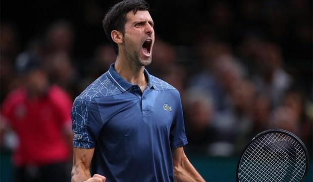 Djokovic, Federer'i yenerek finale çıktı