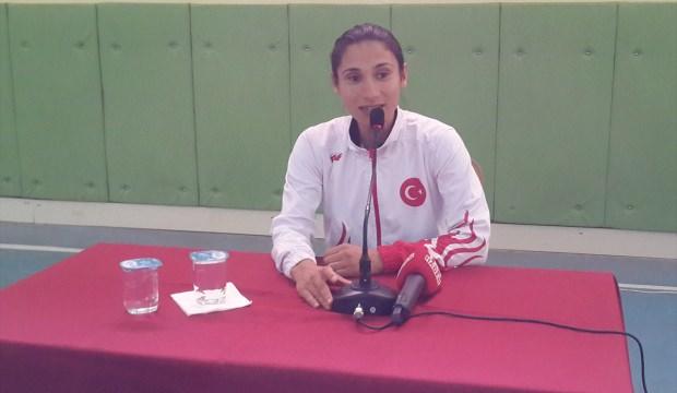 Milli atlet Esma Aydemir öğrencilerle buluştu