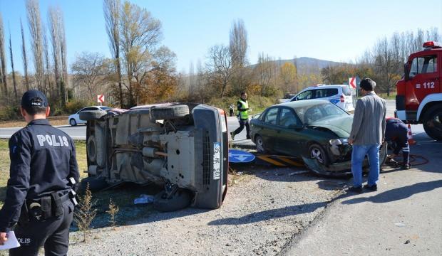 Kütahya'da iki otomobil çarpıştı: 4 yaralı