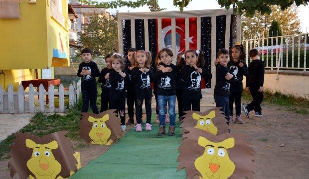 Minikler, Atatürk'ü "Anıtkabir maketi"yle andı