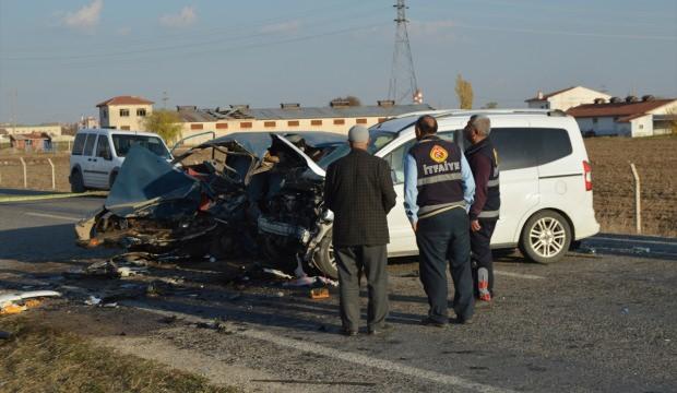 Afyonkarahisar'da trafik kazası: 2 ölü, 3 yaralı