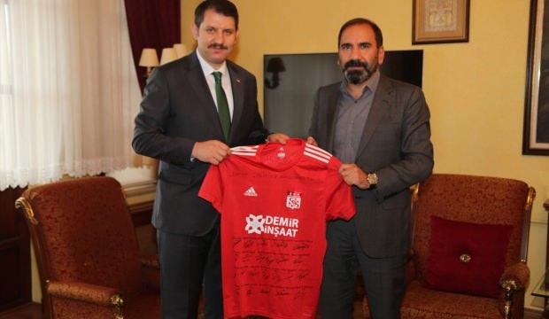 Demir Grup Sivasspor yönetiminden Vali Ayhan'a ziyaret