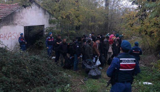Balıkesir'de 70 düzensiz göçmen yakalandı