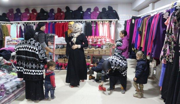 Afrin’de ihtiyaç sahiplerine kıyafet yardımı
