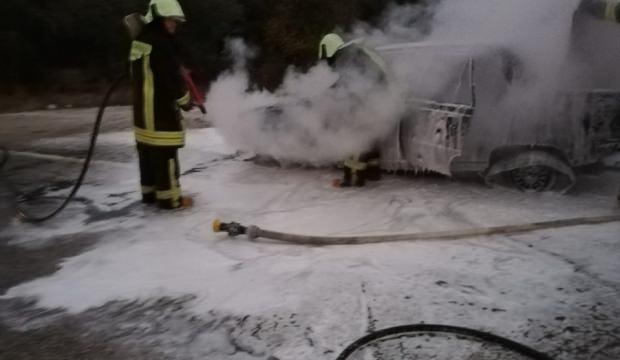 Sarayköy'de seyir halindeki otomobil yandı