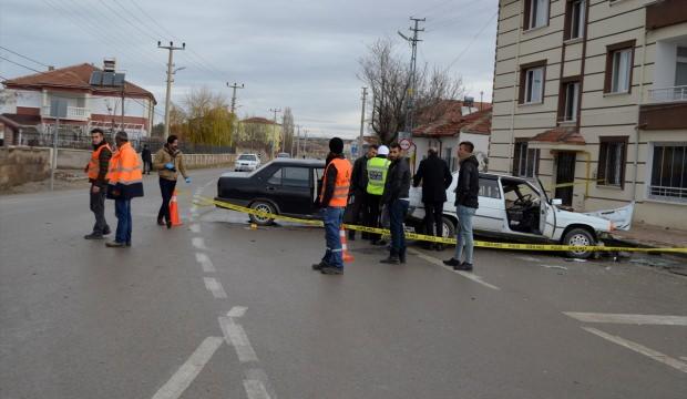 Yozgat'ta iki otomobil çarpıştı: 1 ölü, 4 yaralı