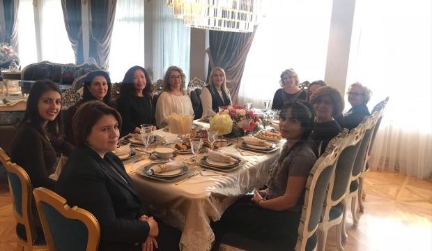 Vali eşi Bilgin, protokol eşleriyle bir araya geldi