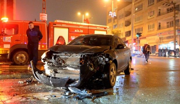 Kilis'te otomobiller çarpıştı: 4 yaralı