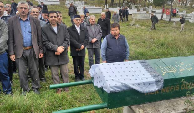 Yanan elbisesini söndürmek için üzerine kaynar su döken kadın öldü