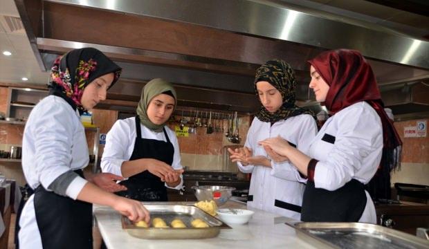 Muş'ta öğrenciler turizmcilik mesleği öğreniyor