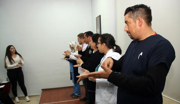 Hastane personeli işaret dili öğreniyor
