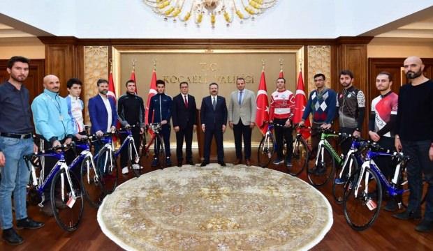 Kocaeli'de spor kulüplerine bisiklet dağıtıldı