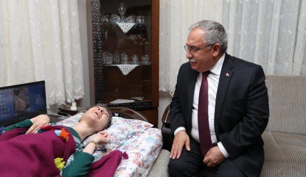 Vali Nayir, engelli yazarı ziyaret etti
