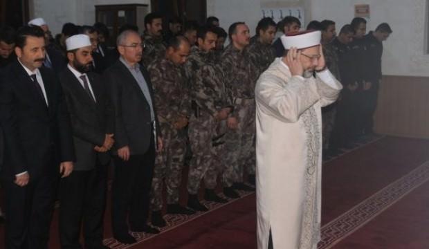 Ali Erbaş, PÖH'lerle namaz kıldı