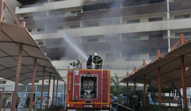 GÜNCELLEME 2 - Hatay'da otelde yangın